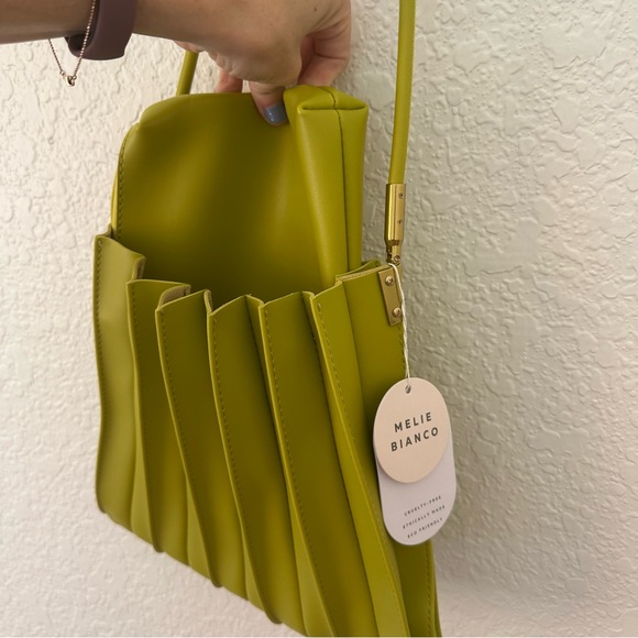 NWT Melie Bianco Pleated Carrie Bag - Picture 5 of 6